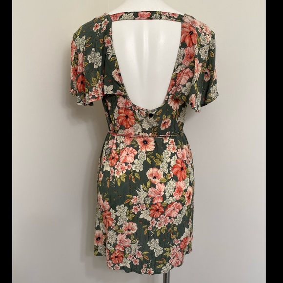 Billabong Shift Flutter Floral Backless size S - Picture 7 of 15